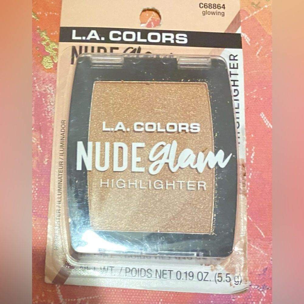 🛍️ L.A. Colors Nude Glam Highlighter
C68864 glowing NET 0.19OZ . (5.5g)💥